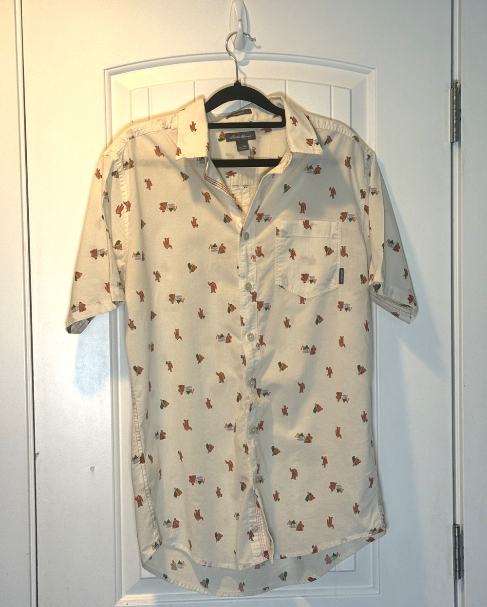 Eddie Bauer Mens Tall Med White Bigfoot AOP Classic Fit Short Sleeve Button Up